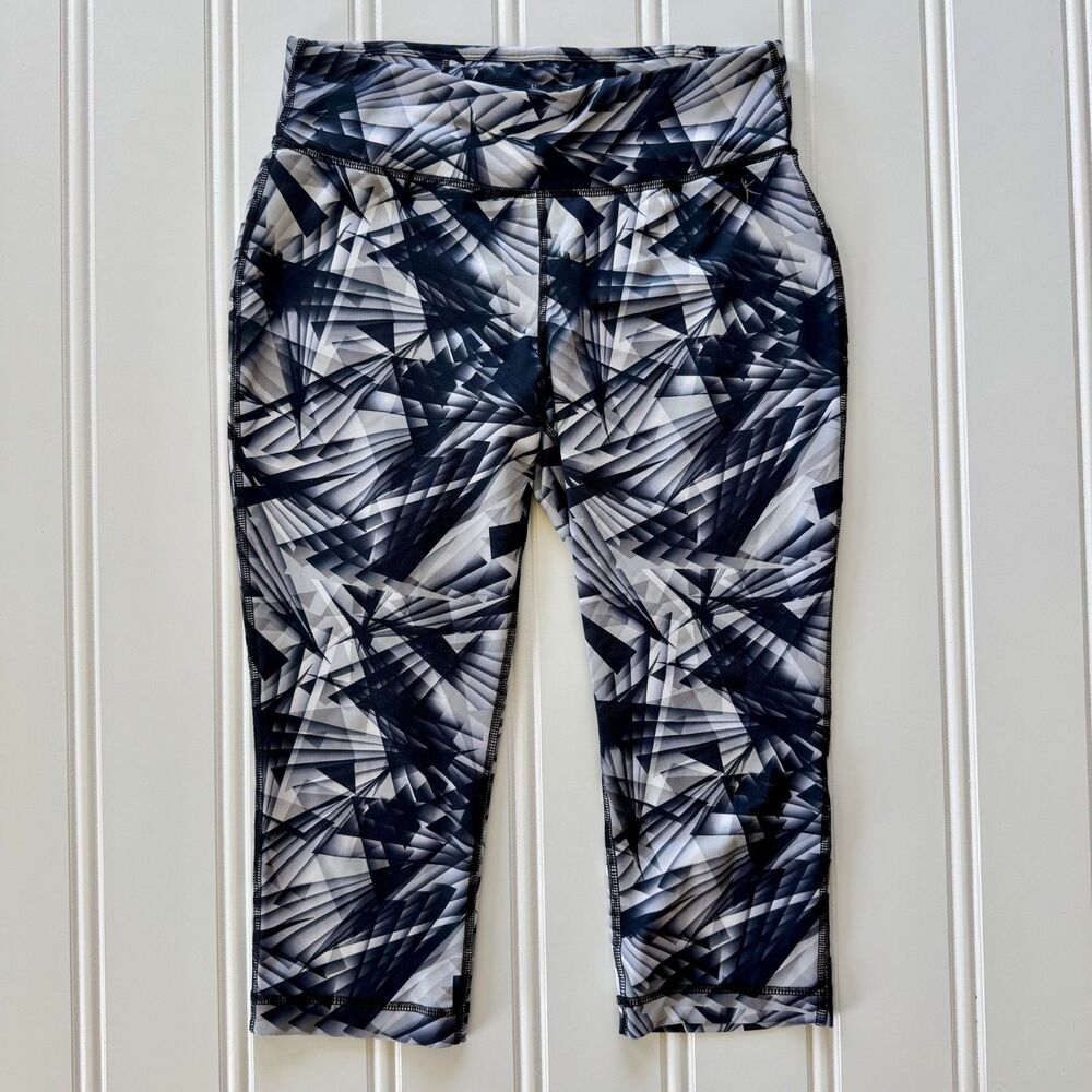 Danskin Geometric Print Athletic Workout Fitted Capris with adjustable waist